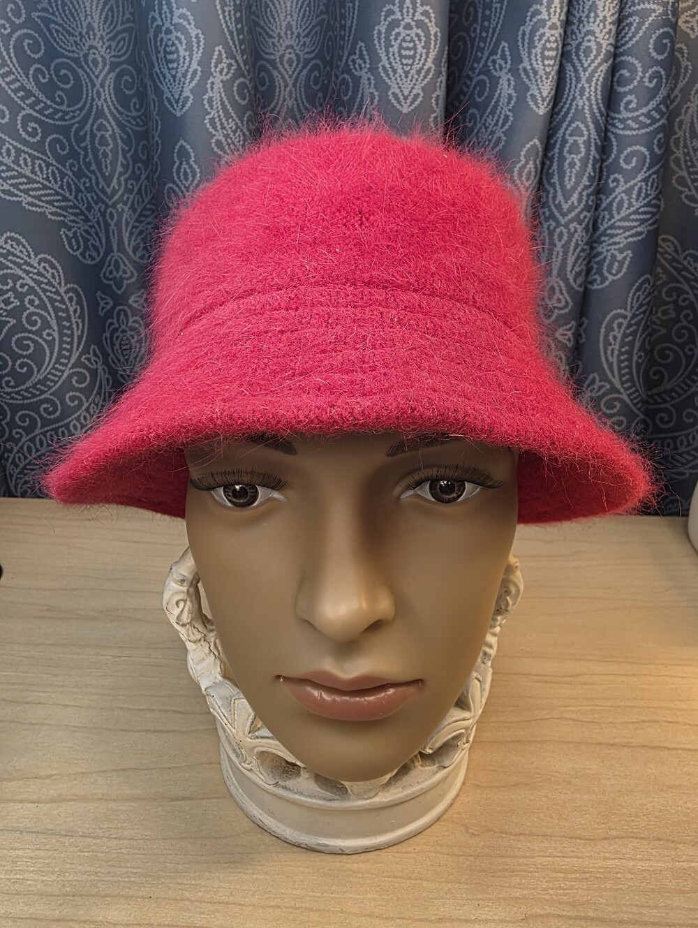 DNY 80% Red Angora Soft & Cozy Bell Style Hat One Size Y2k/Vintage